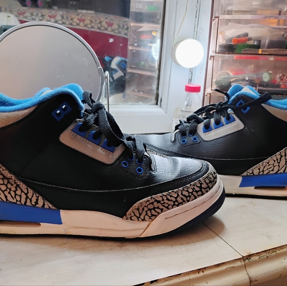 Nike Air Retro 3s - Picture 5 of 6